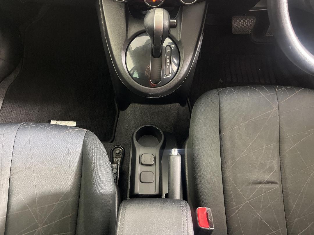 Photo '23' of Mazda Demio