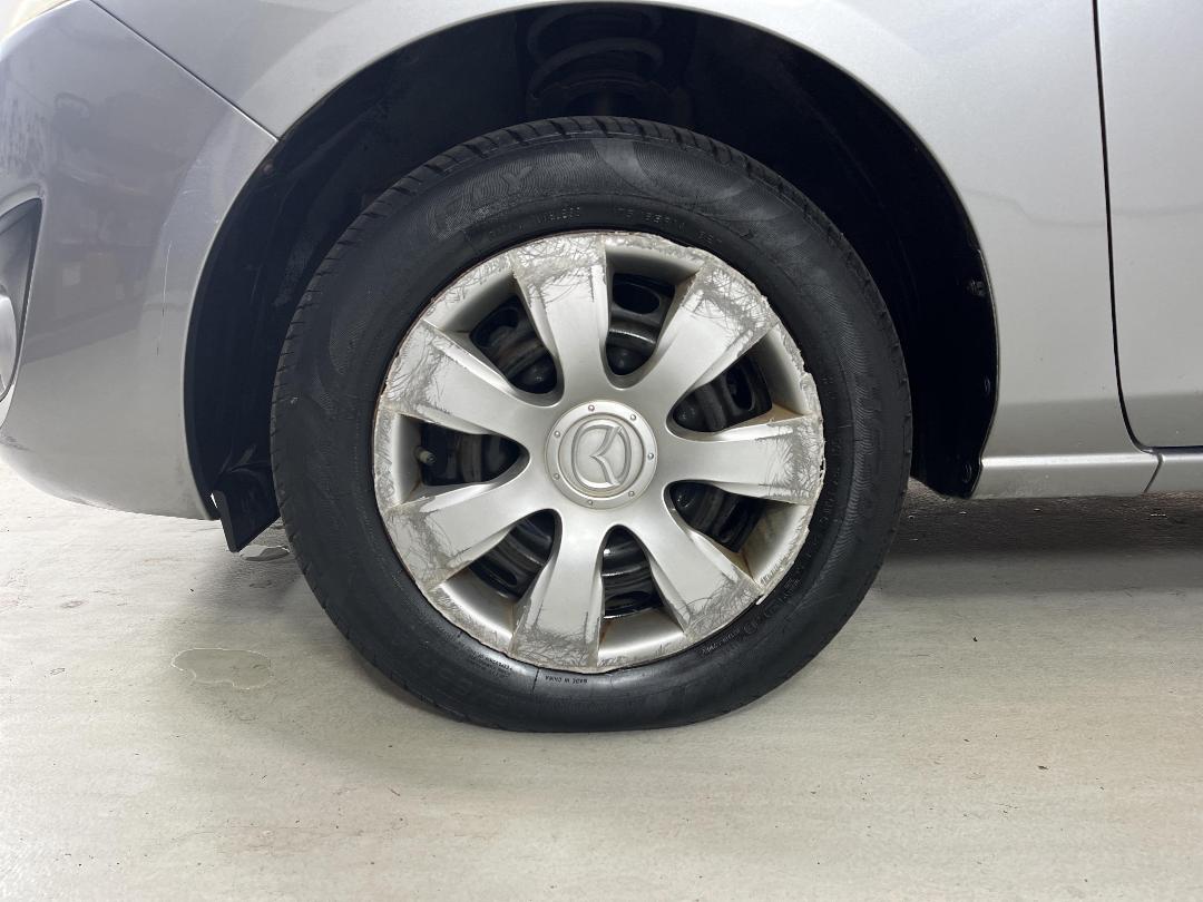 Photo '10' of Mazda Demio