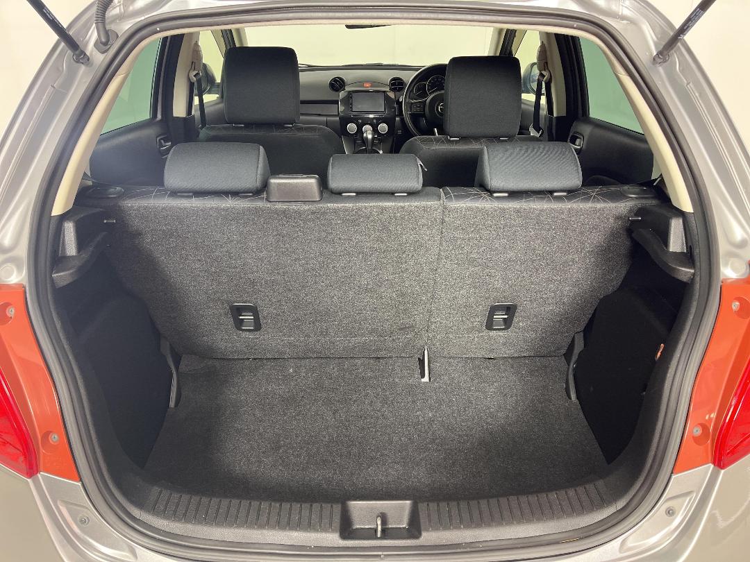 Photo '14' of Mazda Demio