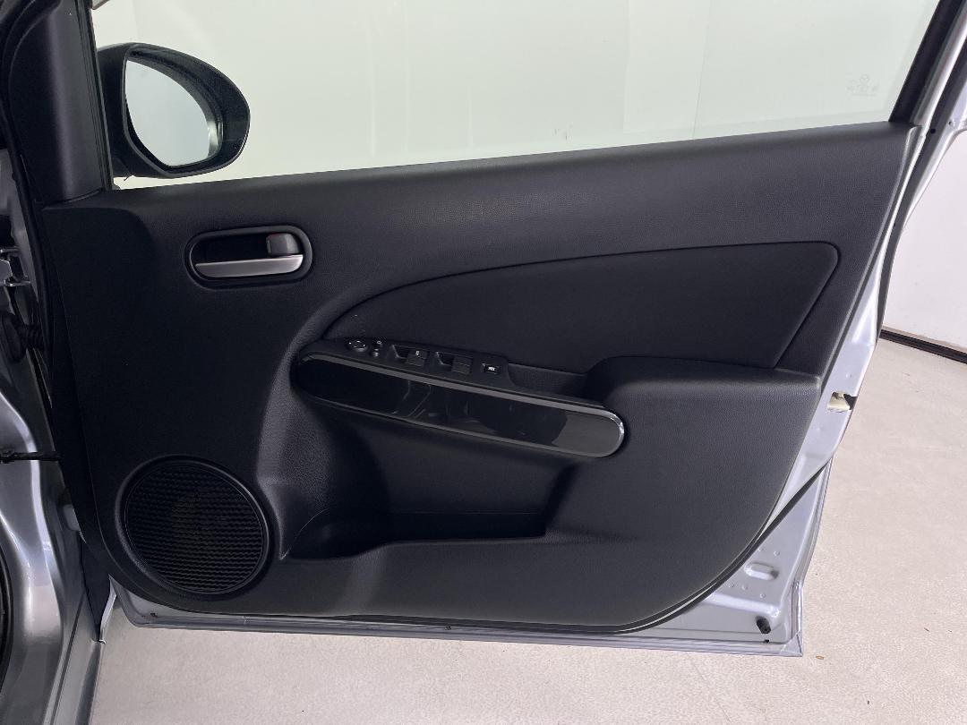 Photo '15' of Mazda Demio