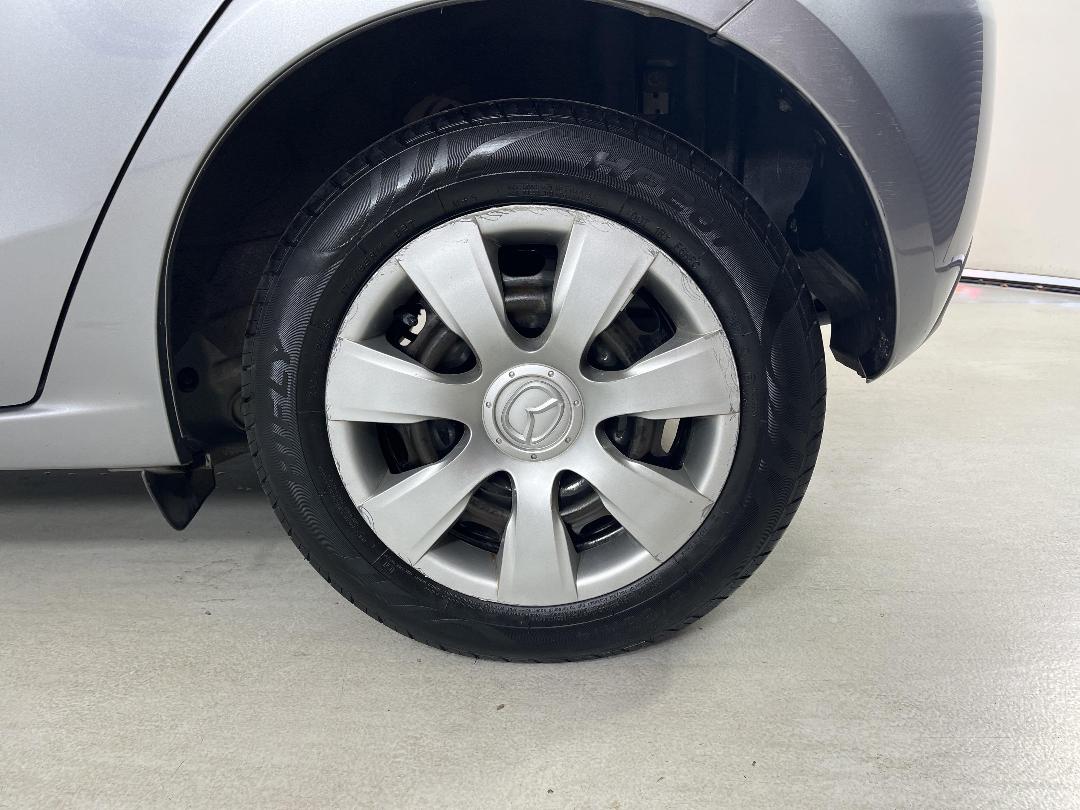 Photo '11' of Mazda Demio