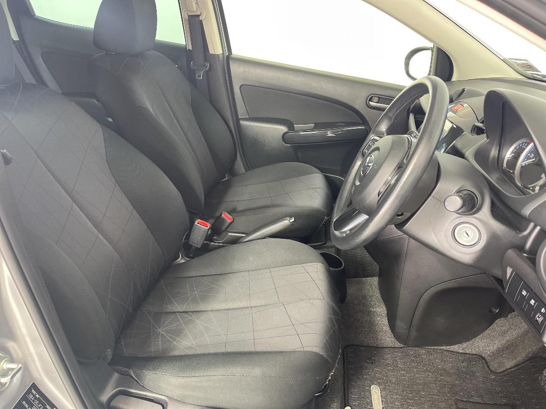 Photo '16' of Mazda Demio