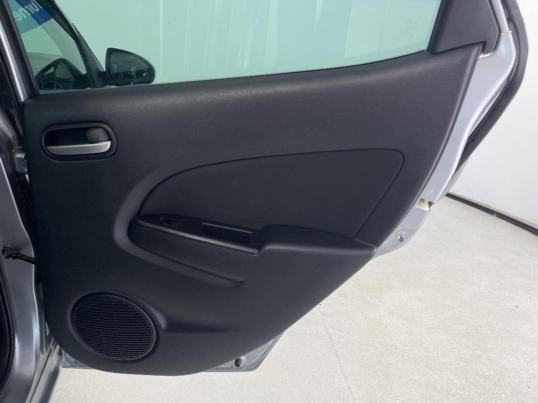 Photo '19' of Mazda Demio