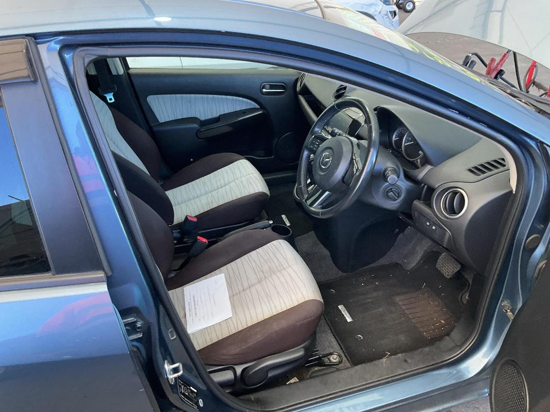 Photo '20' of Mazda Demio