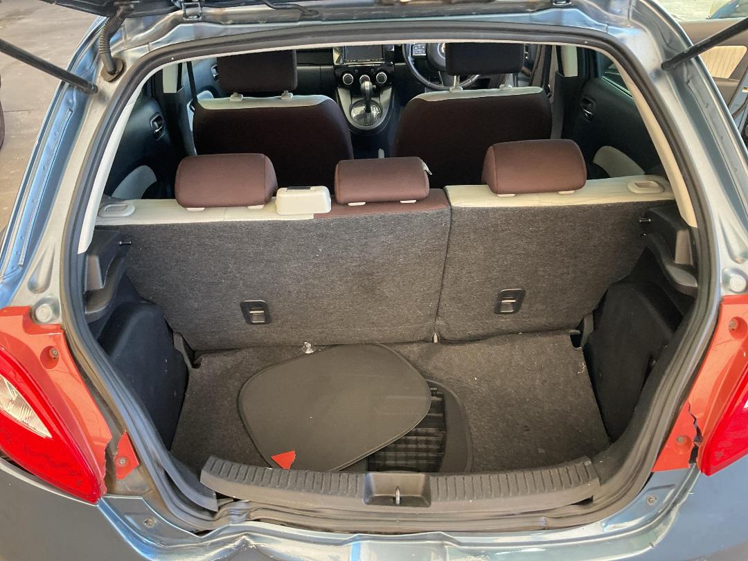 Photo '23' of Mazda Demio