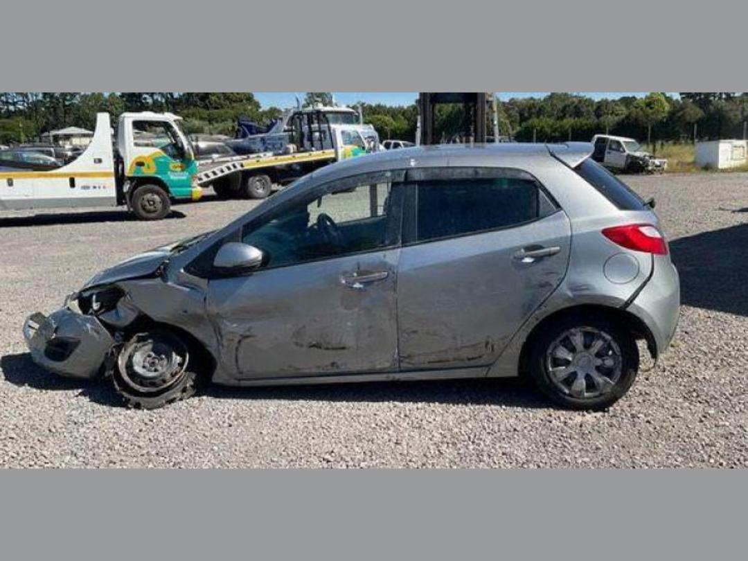 Photo '2' of Mazda Demio 1300