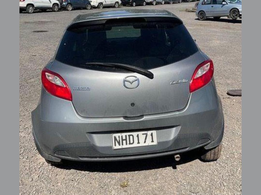 Photo '3' of Mazda Demio 1300