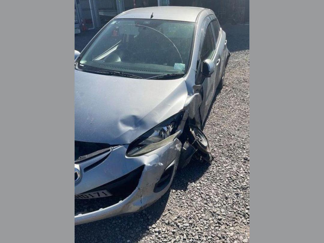 Photo '12' of Mazda Demio 1300