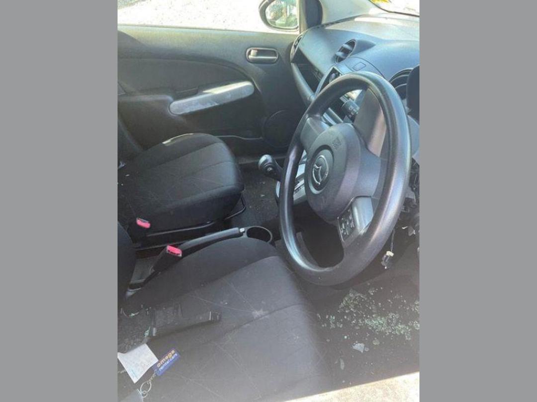 Photo '17' of Mazda Demio 1300