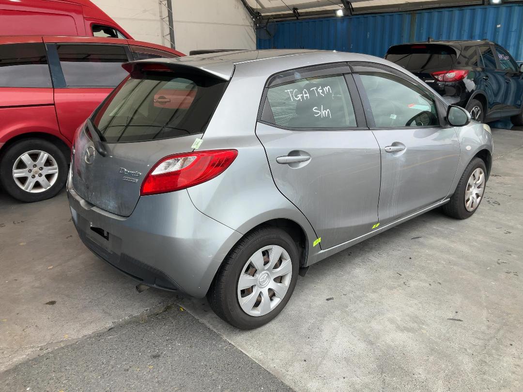 Photo '6' of Mazda Demio