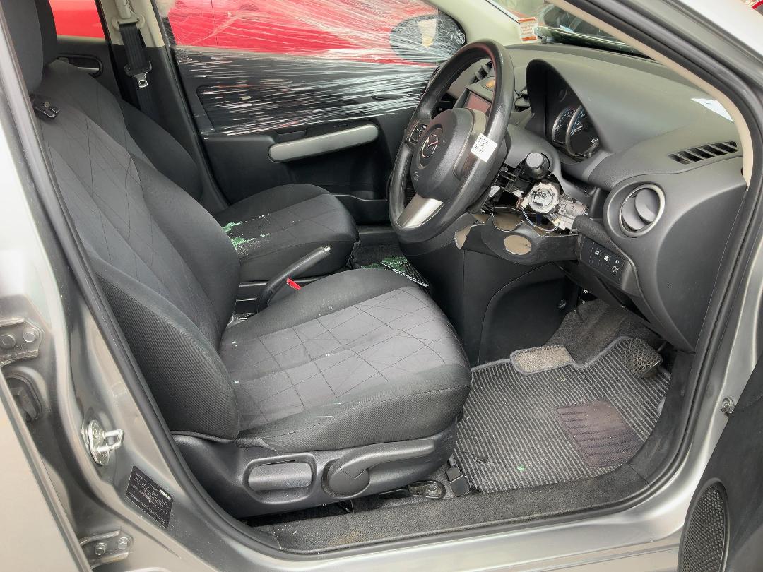 Photo '21' of Mazda Demio