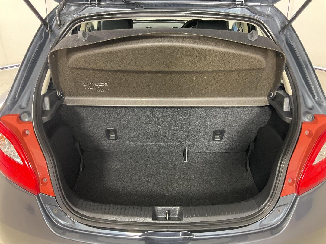 Photo '14' of Mazda Mazda2