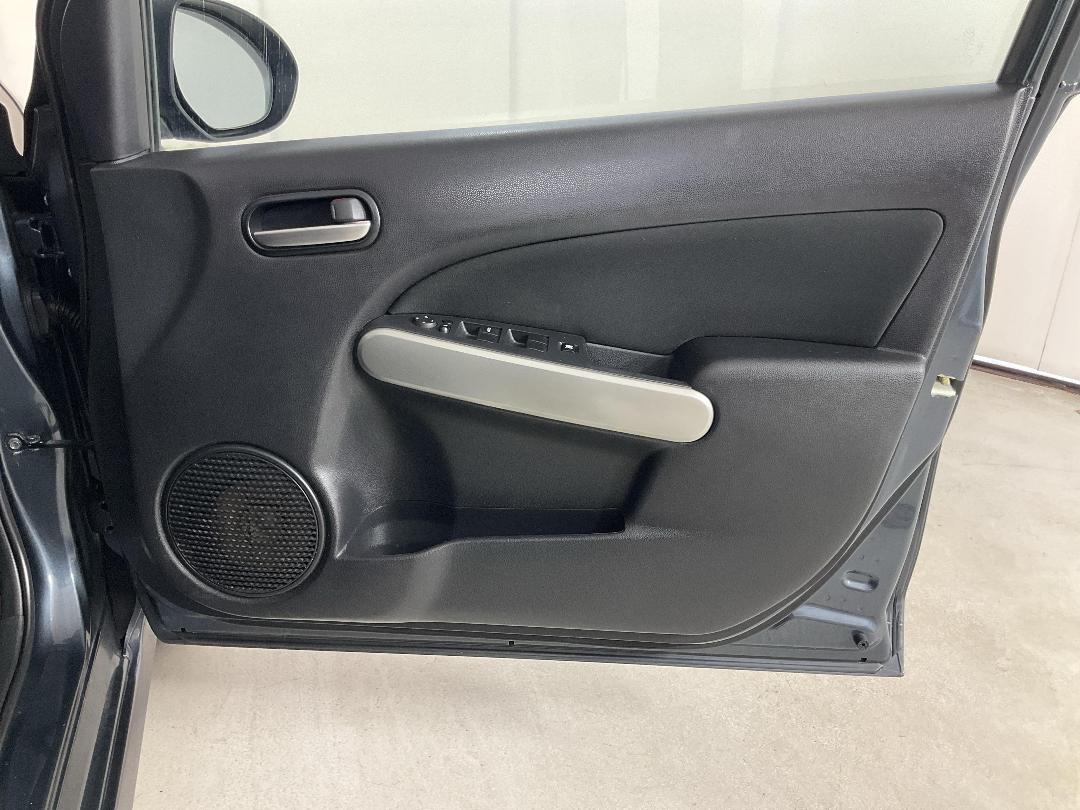 Photo '15' of Mazda Mazda2