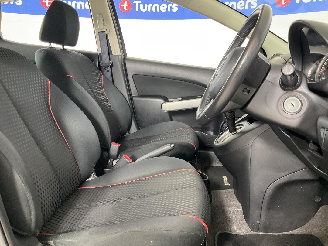 Photo '16' of Mazda Mazda2