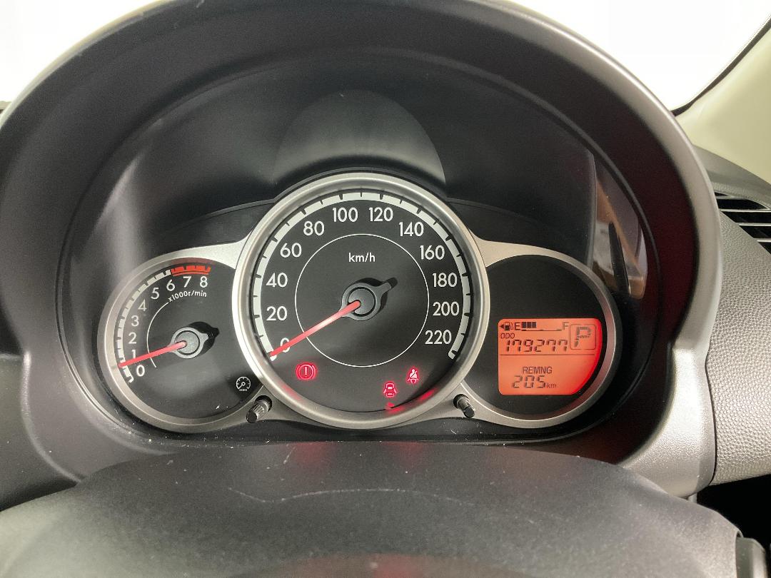 Photo '21' of Mazda Mazda2