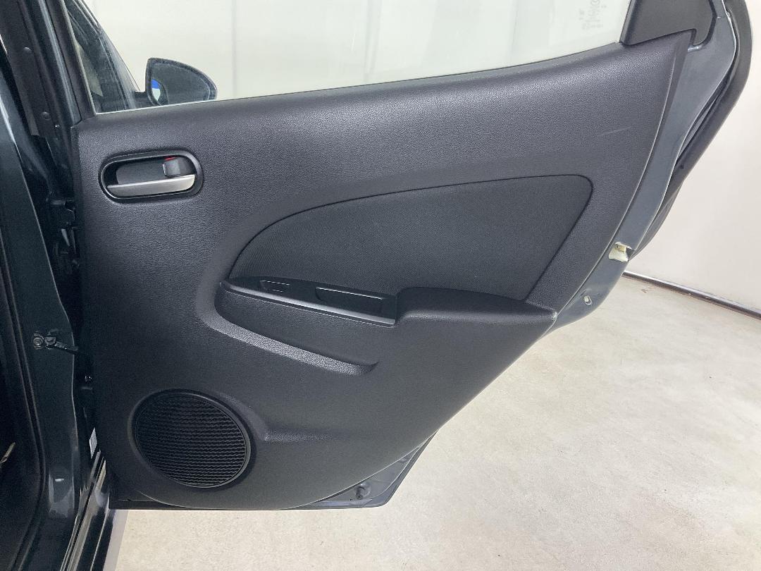 Photo '19' of Mazda Mazda2