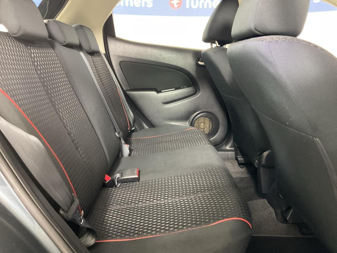 Photo '20' of Mazda Mazda2