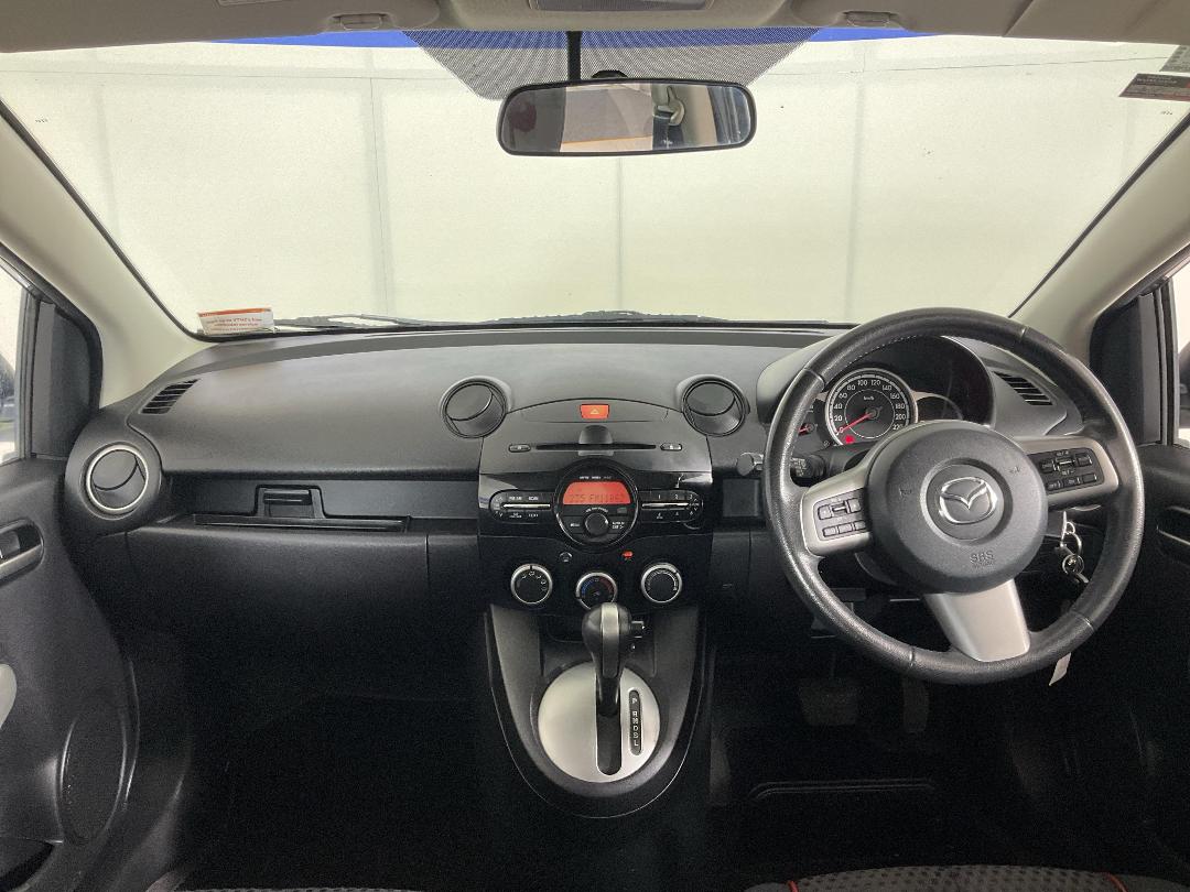 Photo '17' of Mazda Mazda2