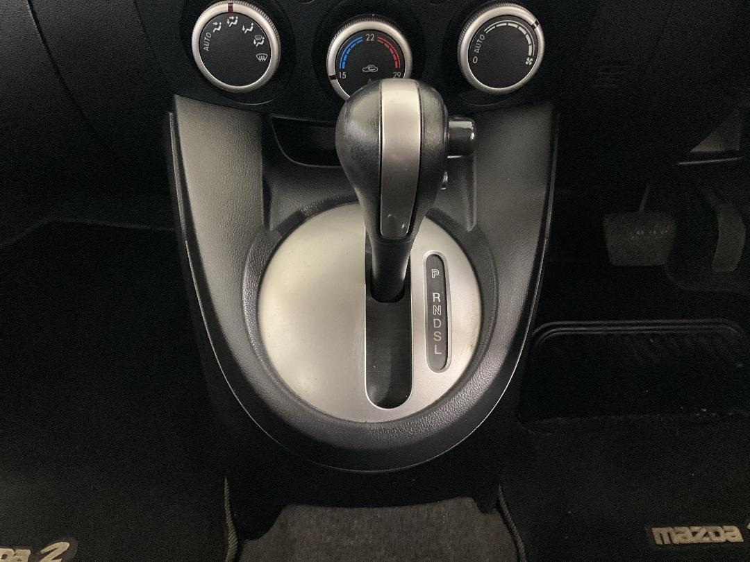 Photo '18' of Mazda Mazda2