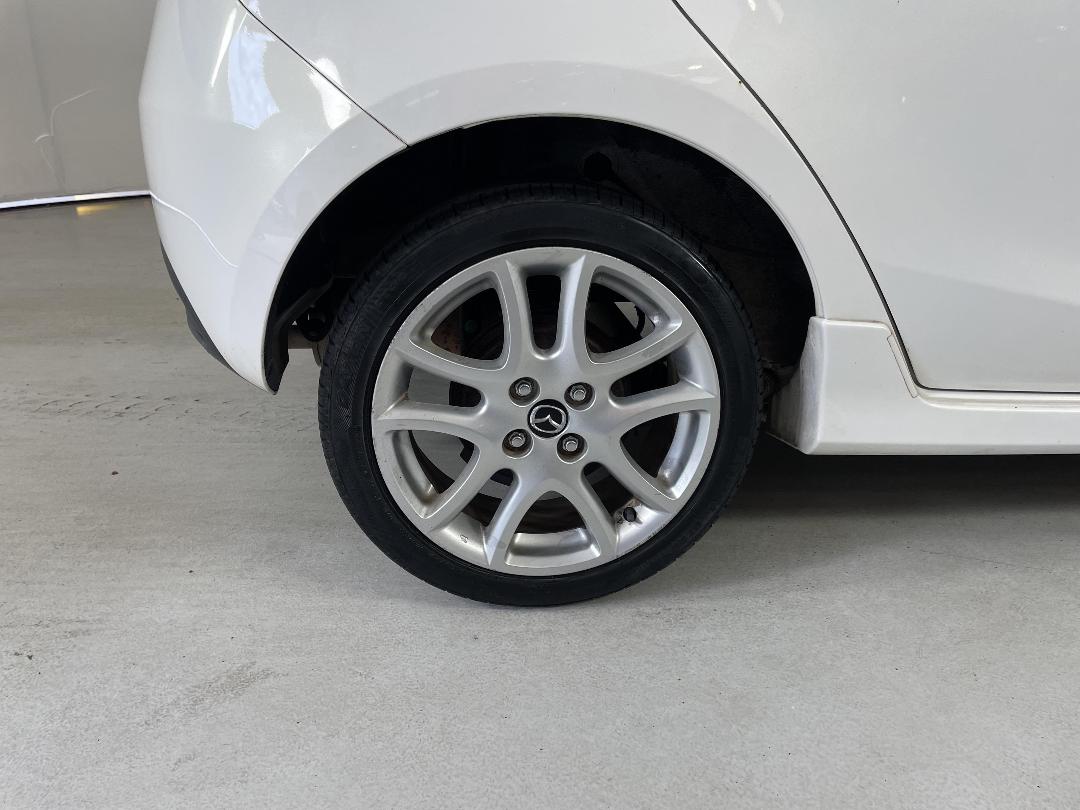 Photo '12' of Mazda Mazda2