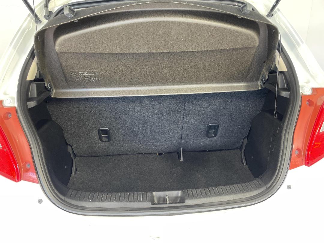 Photo '14' of Mazda Mazda2