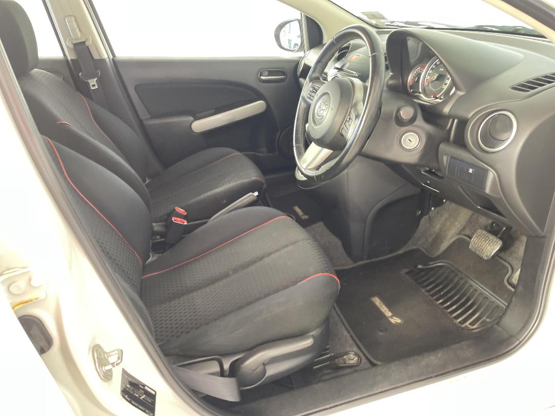 Photo '16' of Mazda Mazda2