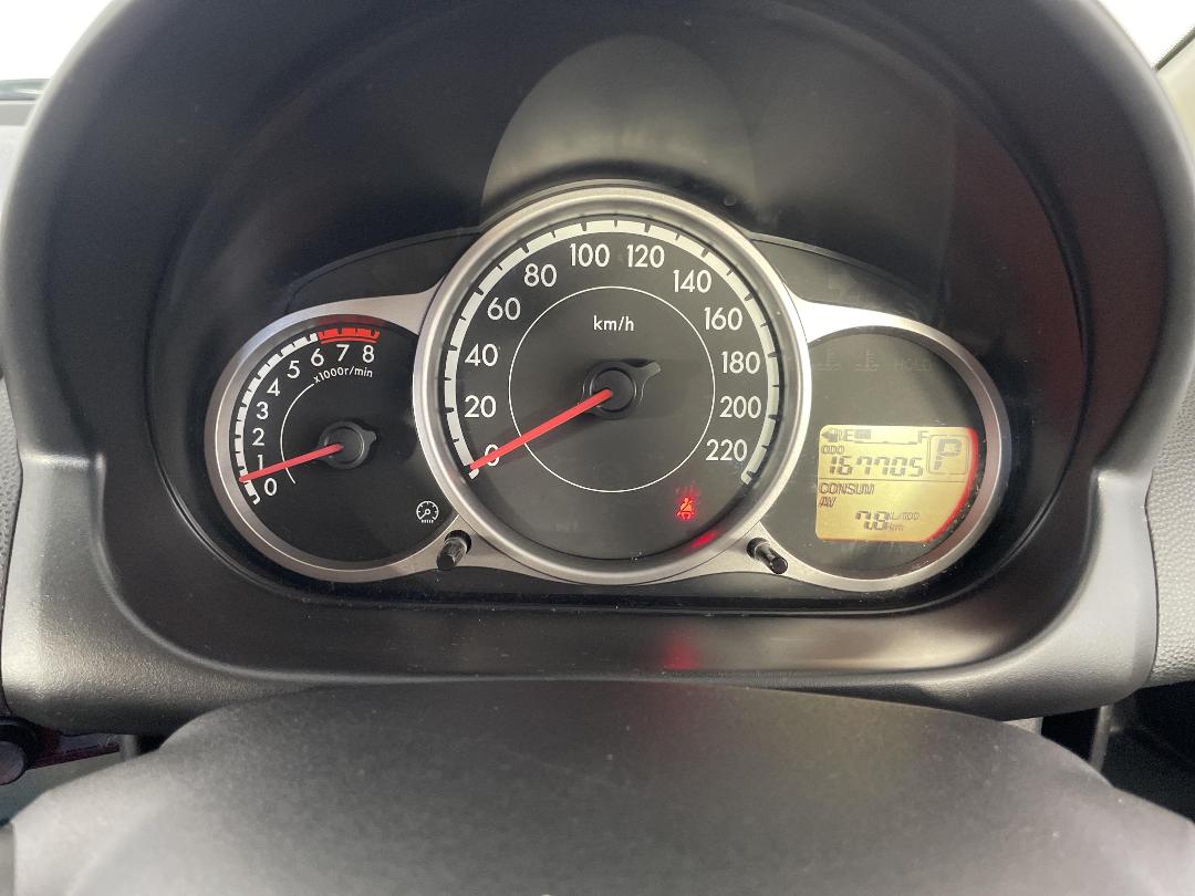 Photo '21' of Mazda Mazda2