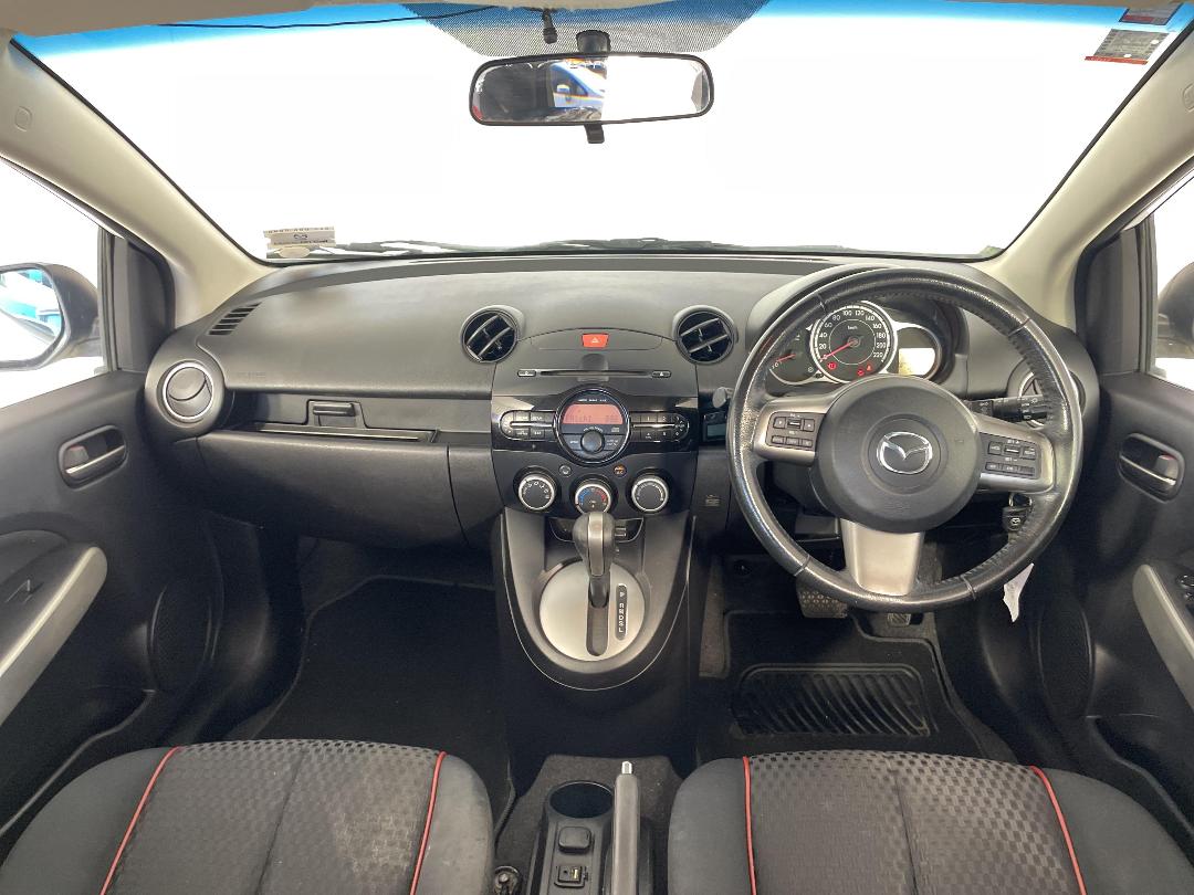 Photo '17' of Mazda Mazda2