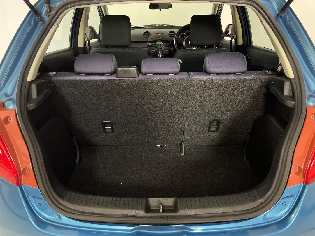 Photo '14' of Mazda Mazda2