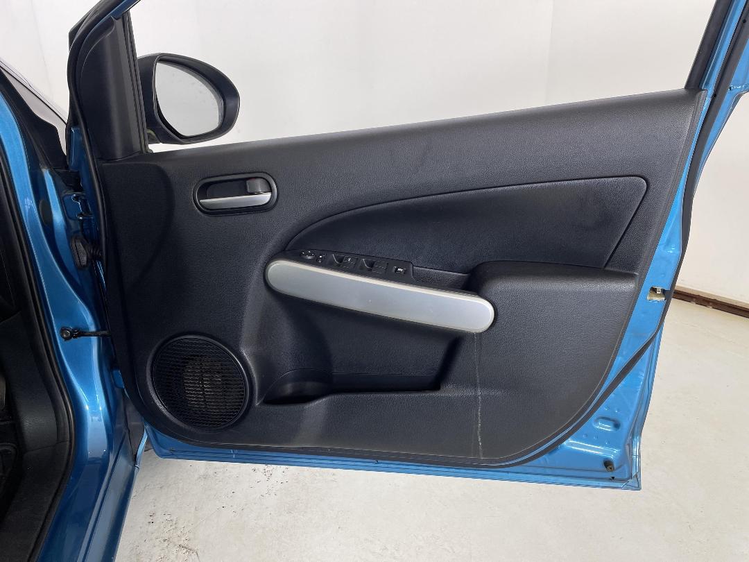 Photo '15' of Mazda Mazda2