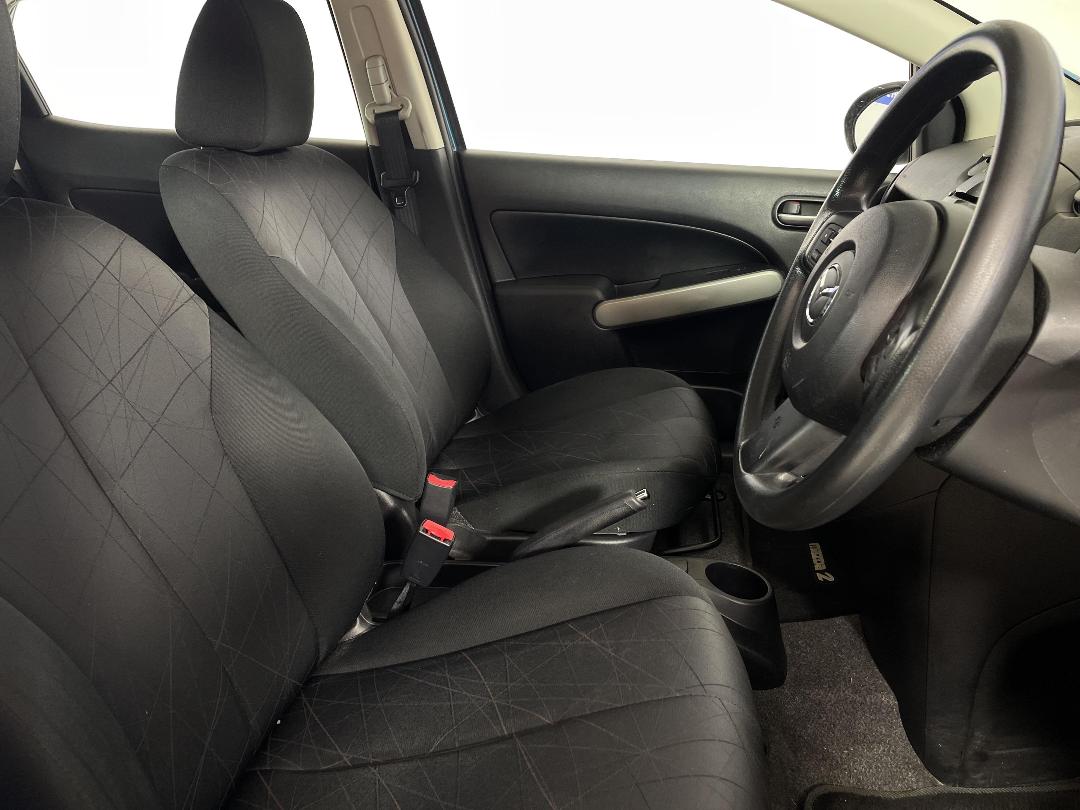 Photo '16' of Mazda Mazda2