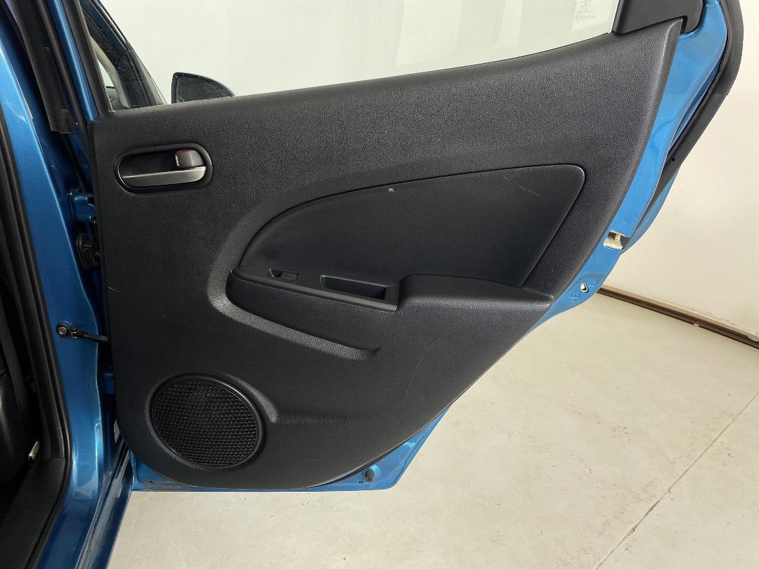 Photo '19' of Mazda Mazda2