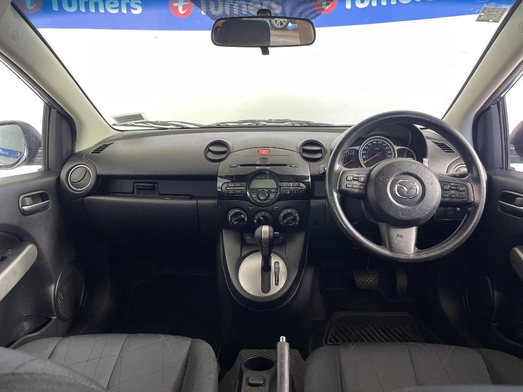 Photo '17' of Mazda Mazda2