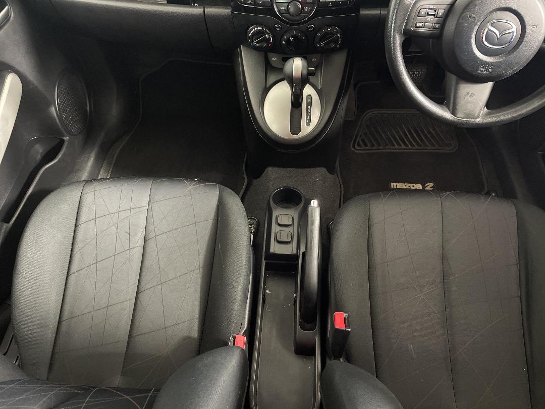 Photo '18' of Mazda Mazda2