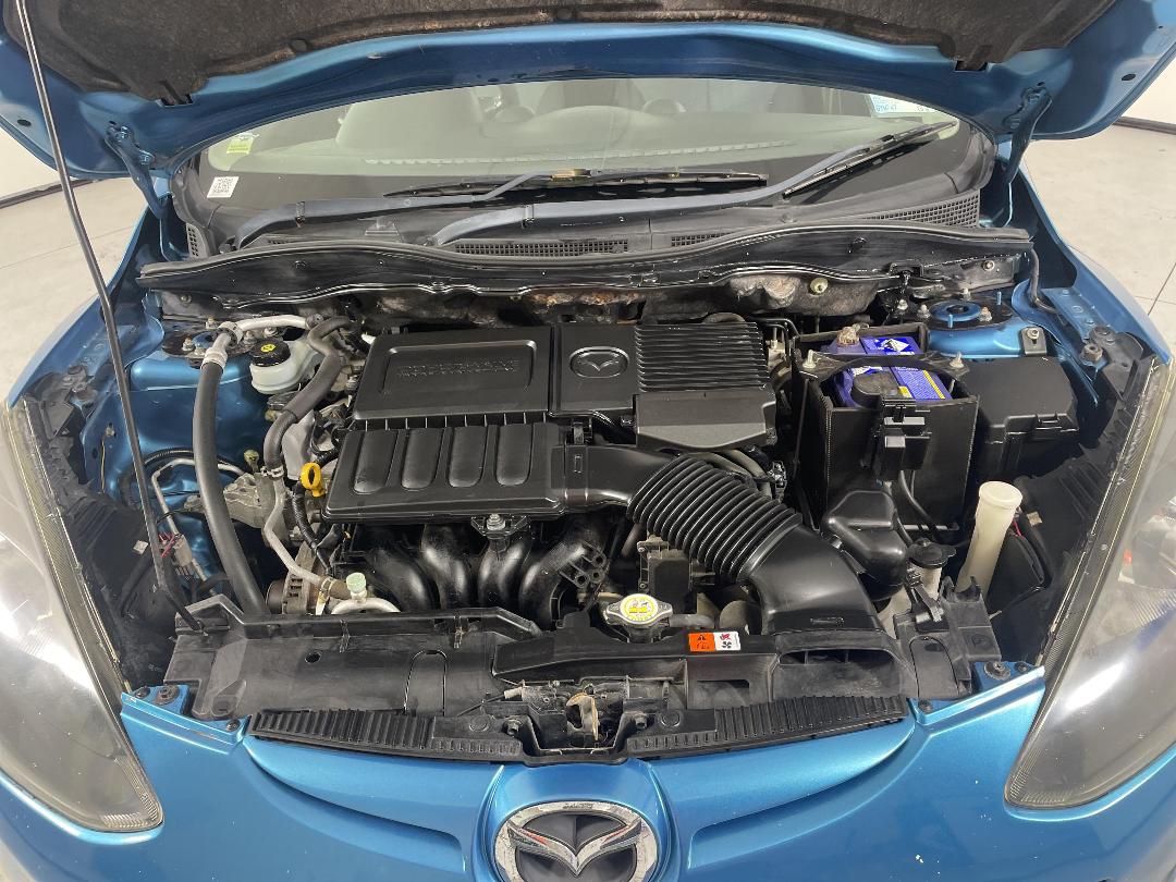 Photo '13' of Mazda Mazda2