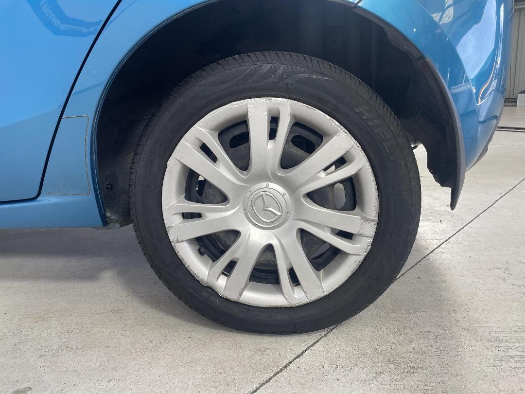 Photo '11' of Mazda Mazda2