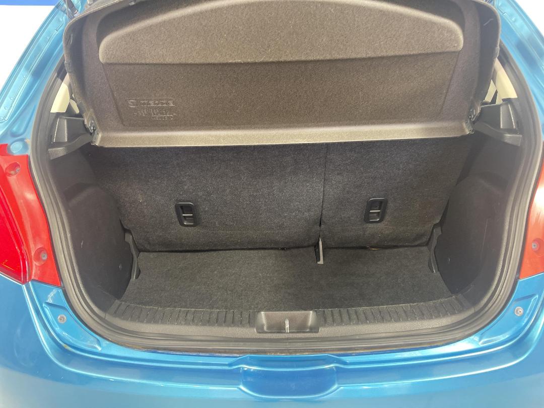 Photo '14' of Mazda Mazda2