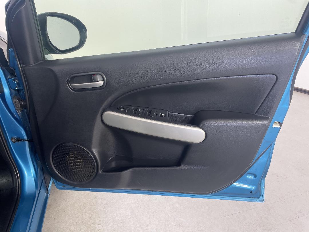 Photo '15' of Mazda Mazda2