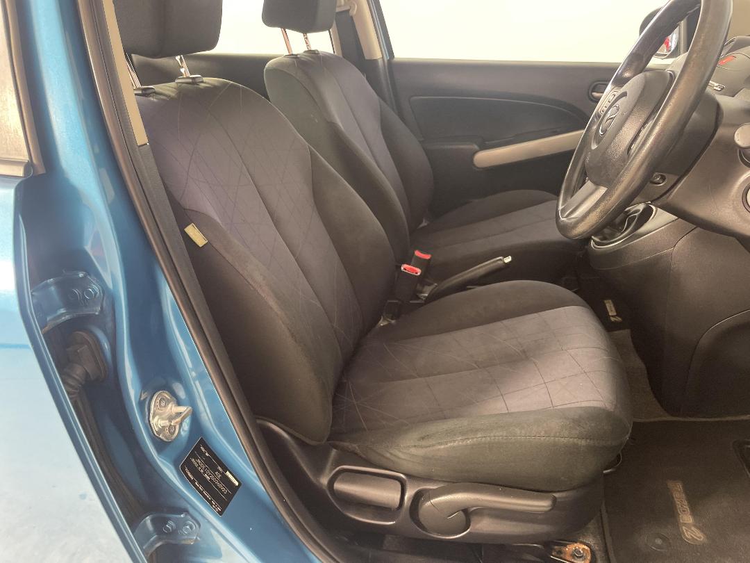 Photo '16' of Mazda Mazda2