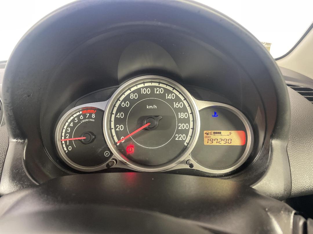 Photo '21' of Mazda Mazda2