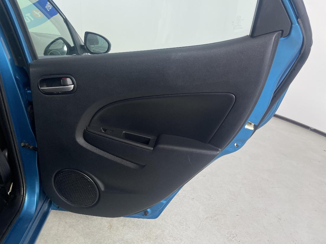 Photo '19' of Mazda Mazda2