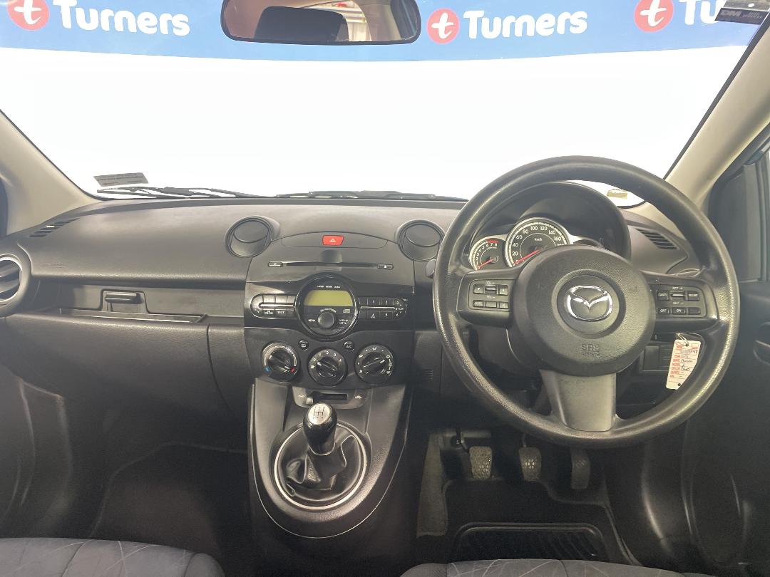 Photo '17' of Mazda Mazda2