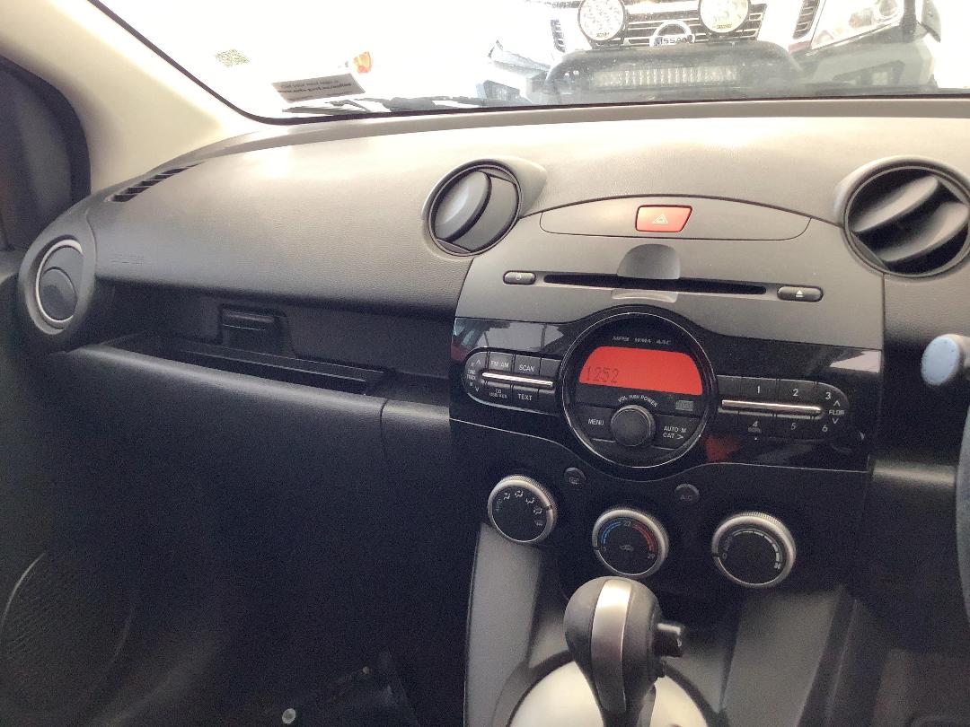 Photo '16' of Mazda Mazda2 Sport