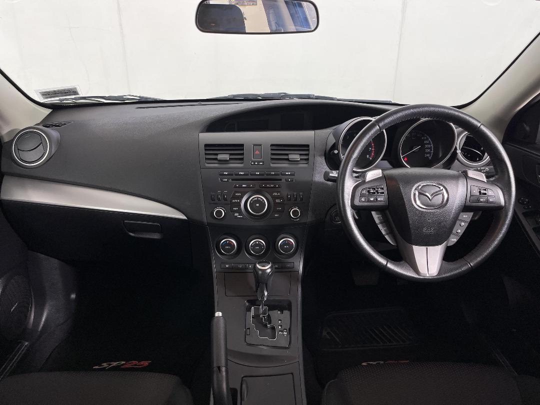 Photo '17' of Mazda Mazda3