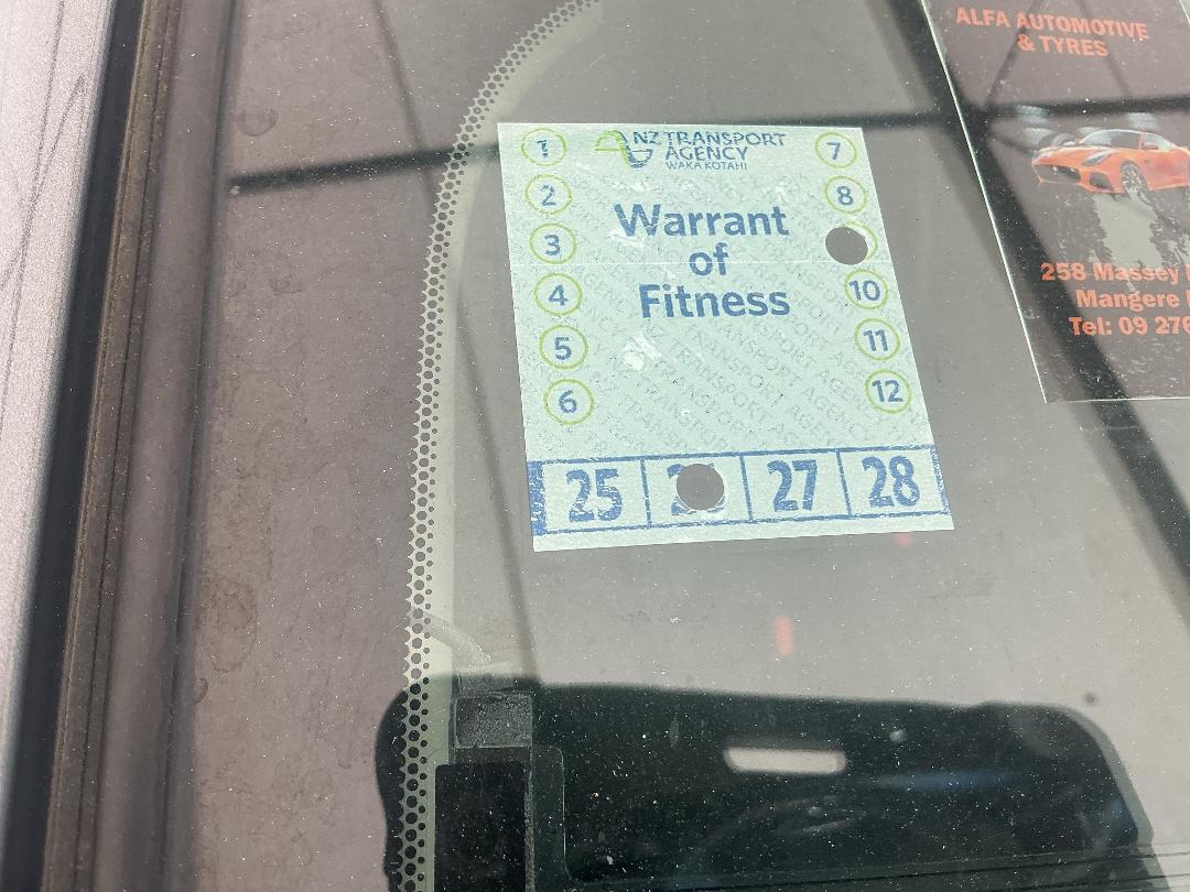 Photo '32' of Mazda Premacy Photo '32' of Mazda Premacy