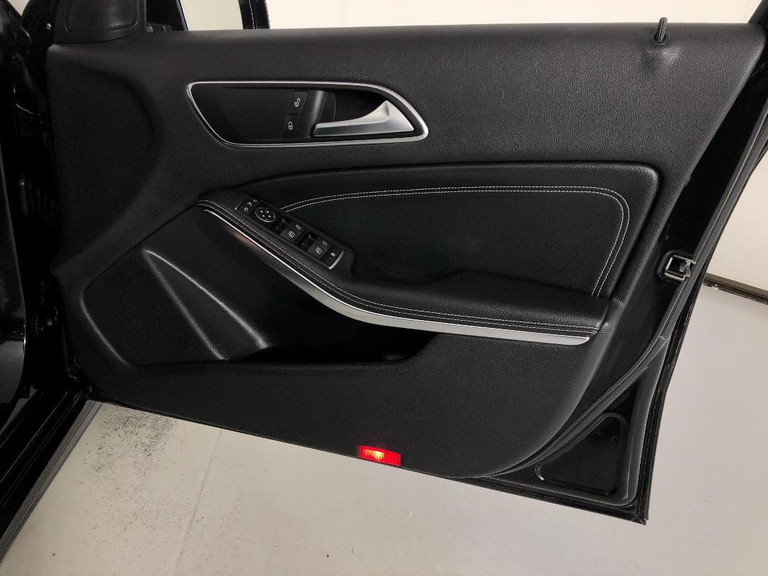 Photo '15' of Mercedes-Benz A180 Photo '15' of Mercedes-Benz A180