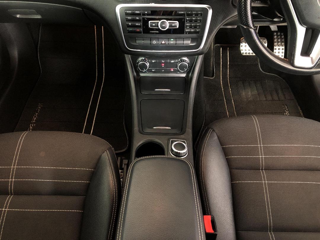 Photo '18' of Mercedes-Benz A180 Photo '18' of Mercedes-Benz A180