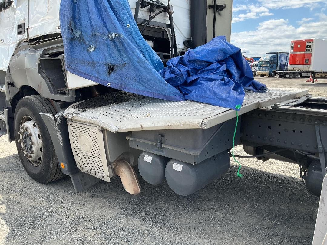 Photo '14' of Mercedes-Benz AXOR 1843 Tractor Unit