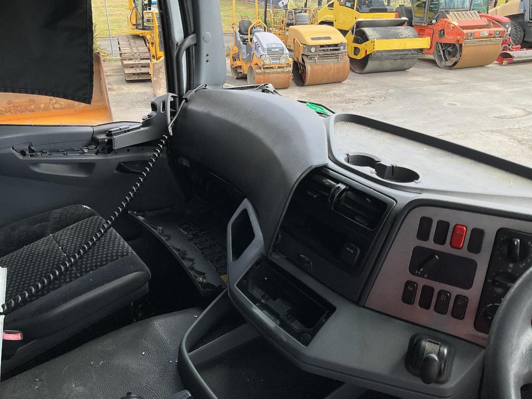 Photo '18' of Mercedes-Benz AXOR 1843 Tractor Unit