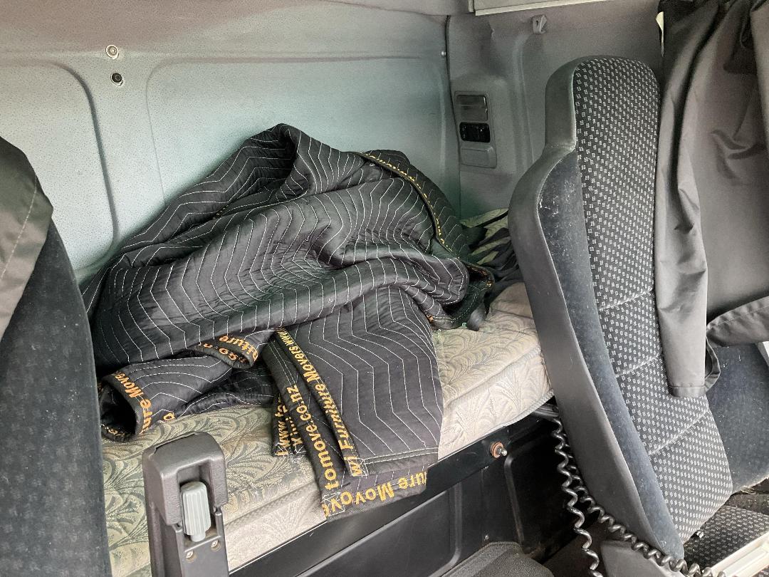 Photo '19' of Mercedes-Benz AXOR 1843 Tractor Unit